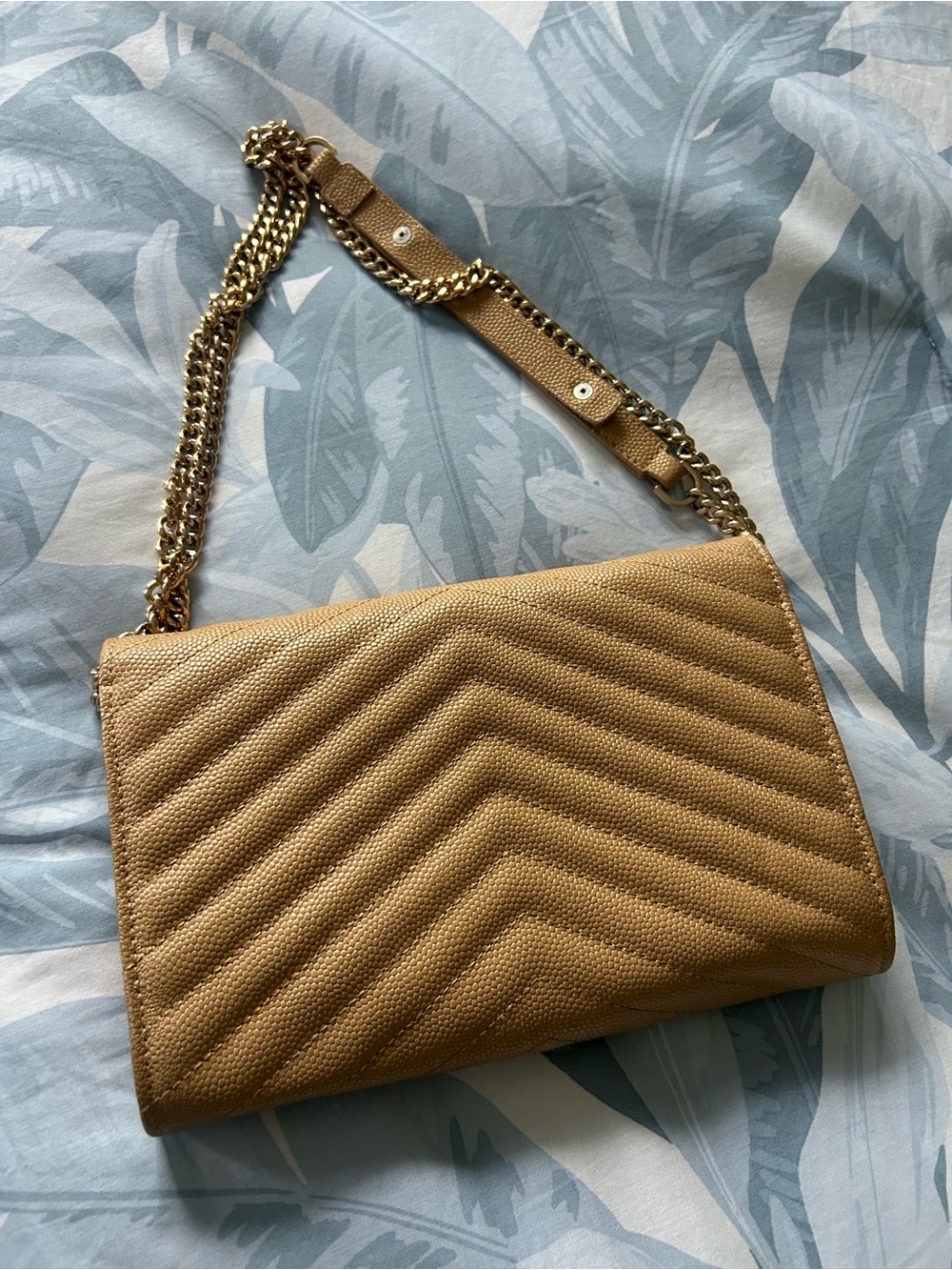 Gold Quilted Chain Shoulder Bag - Picture 2 of 3